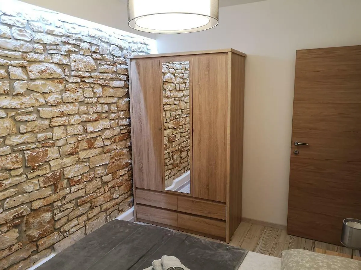 Apartment R & Z-Brand New Family Apartment With A Spacious Yard 파자나 0*,  크로아티아